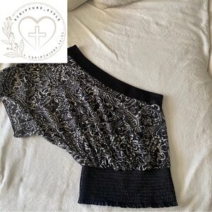 Janice- Black and White Women's One Sleeve Top